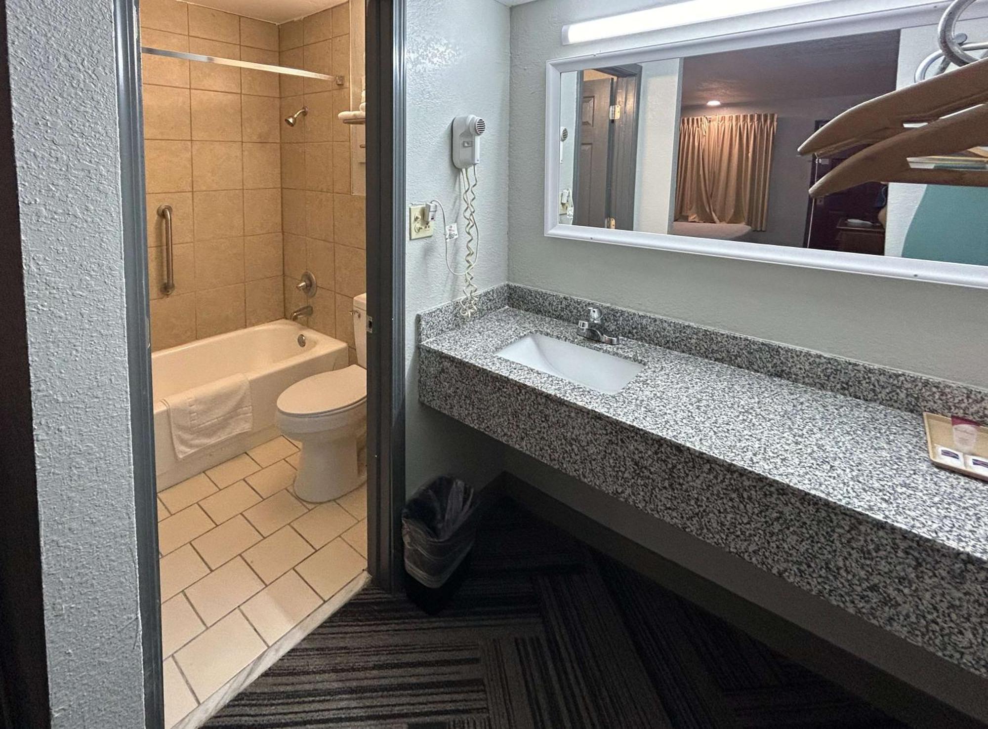 Motel 6 Ada Ok Luaran gambar